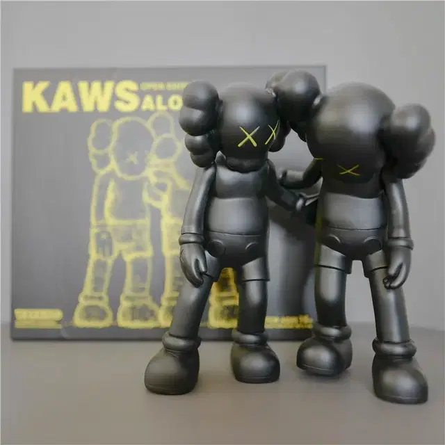 새상품 카우스 피규어 kaws 중형 사이즈 다양한 디자인 특별 판매