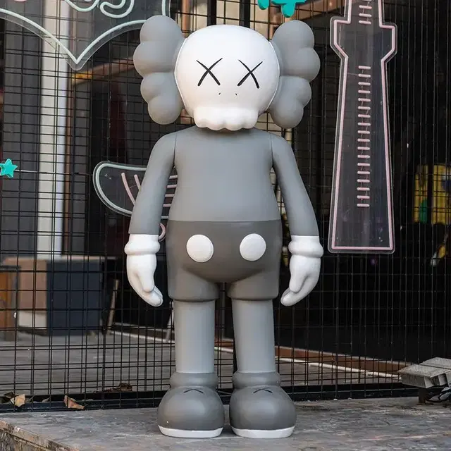 새상품 카우스 kaws 대형 동상 피규어 135cm 오리지날 디자인