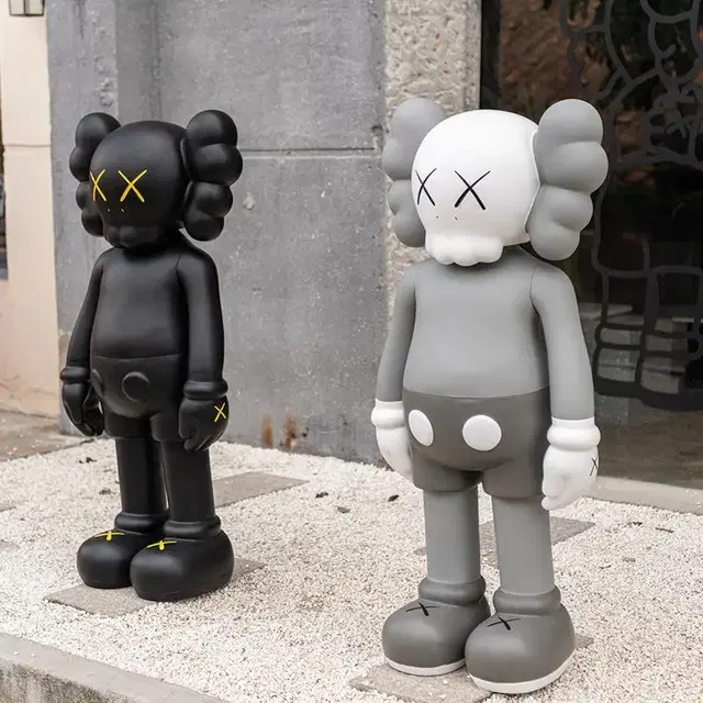 새상품 카우스 kaws 대형 동상 피규어 135cm 오리지날 디자인