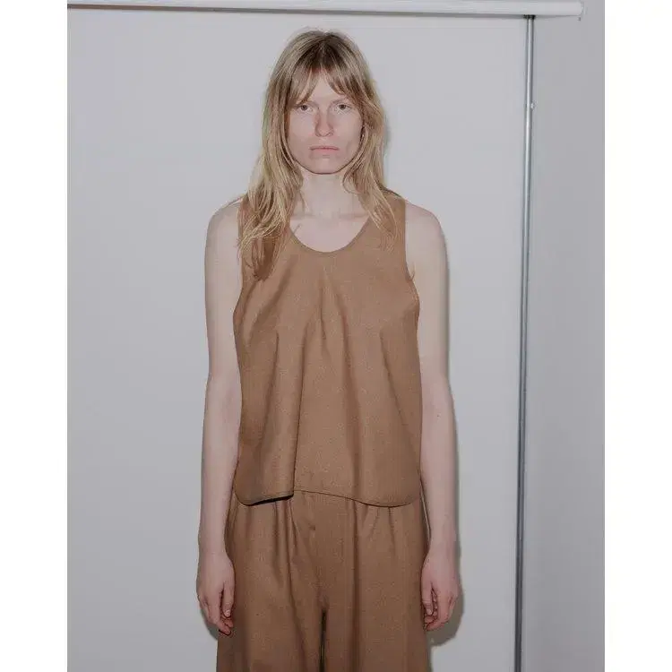 Baserange ; apron top (bath brown)