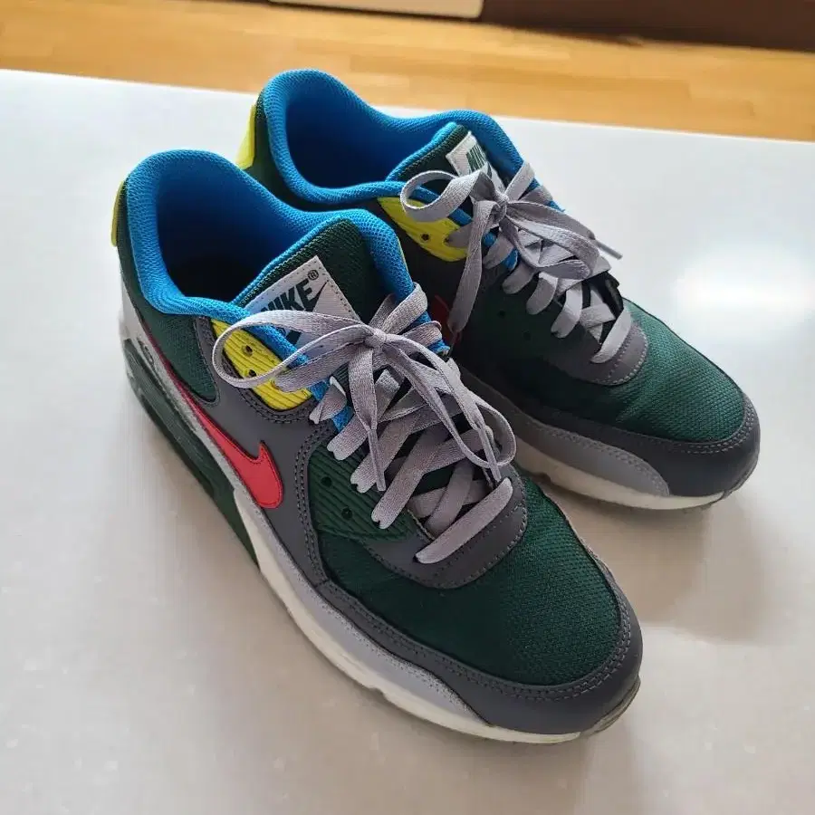 (270) Nike Airmax 90 Rick and Morty