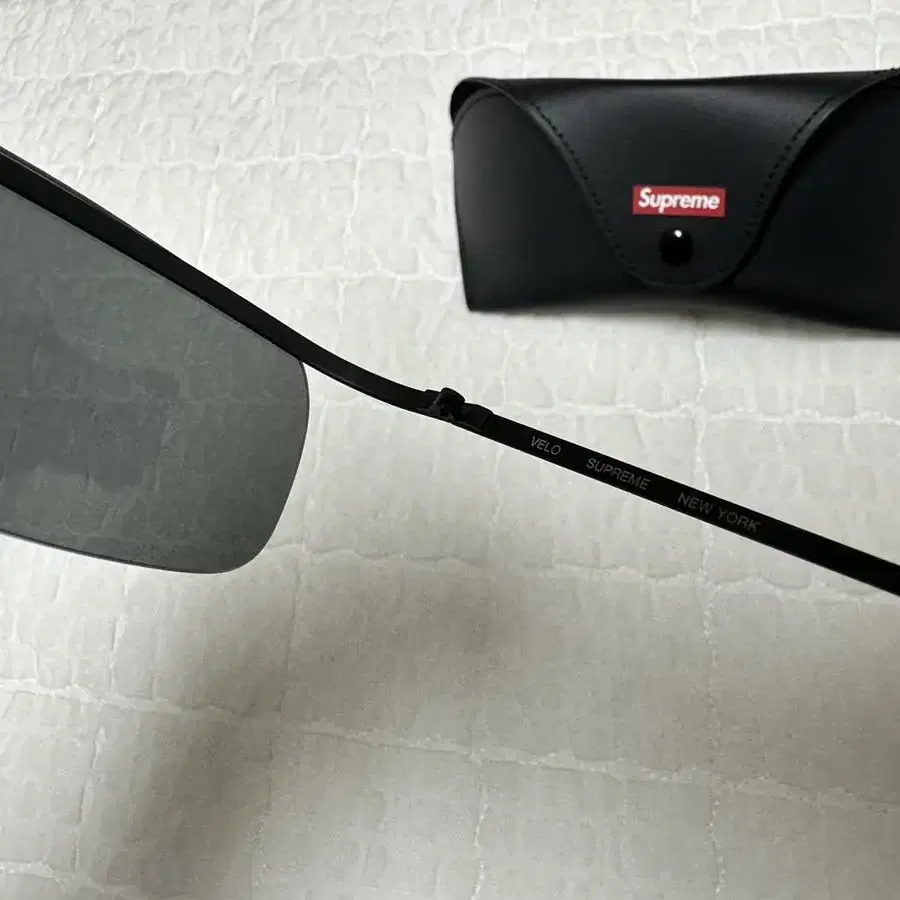 22 SUPREME VELO SUNGLASS BLACK