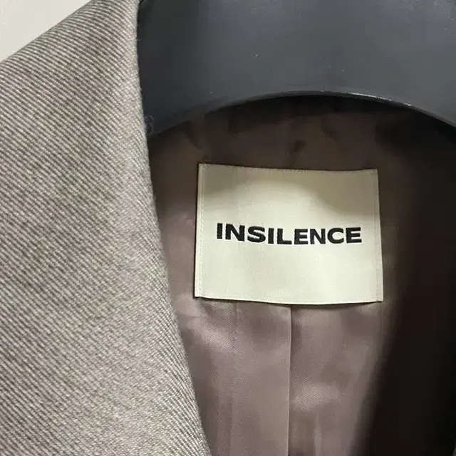 Insilence 백플랩 발마칸 코트