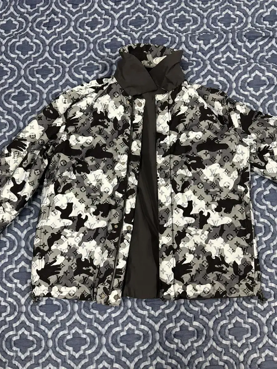 Original price 421,000 won) Louis Vuitton reversible jacket for sale!