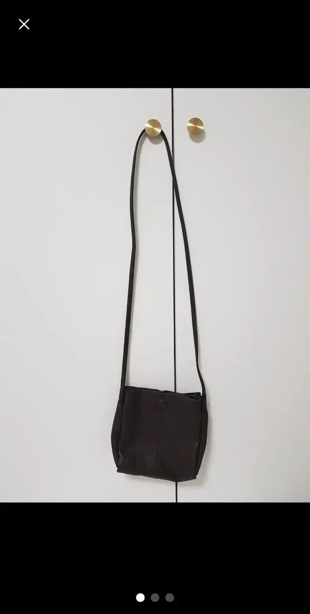 I'm selling a crossbody bag.