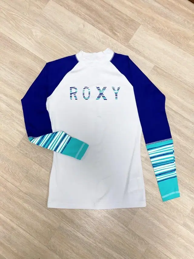 roxy 록시 래쉬가드