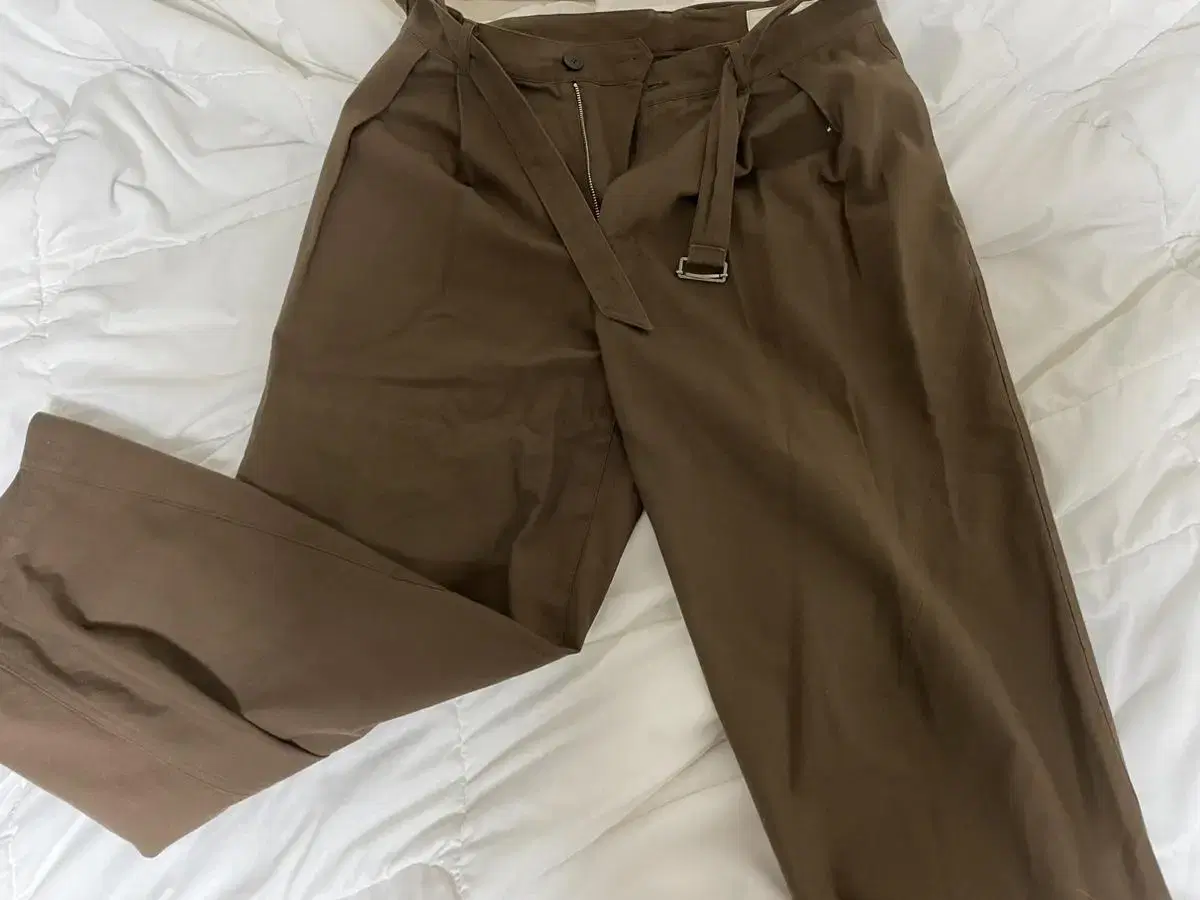 Shutter Two-Tuck Belted Pants M sells