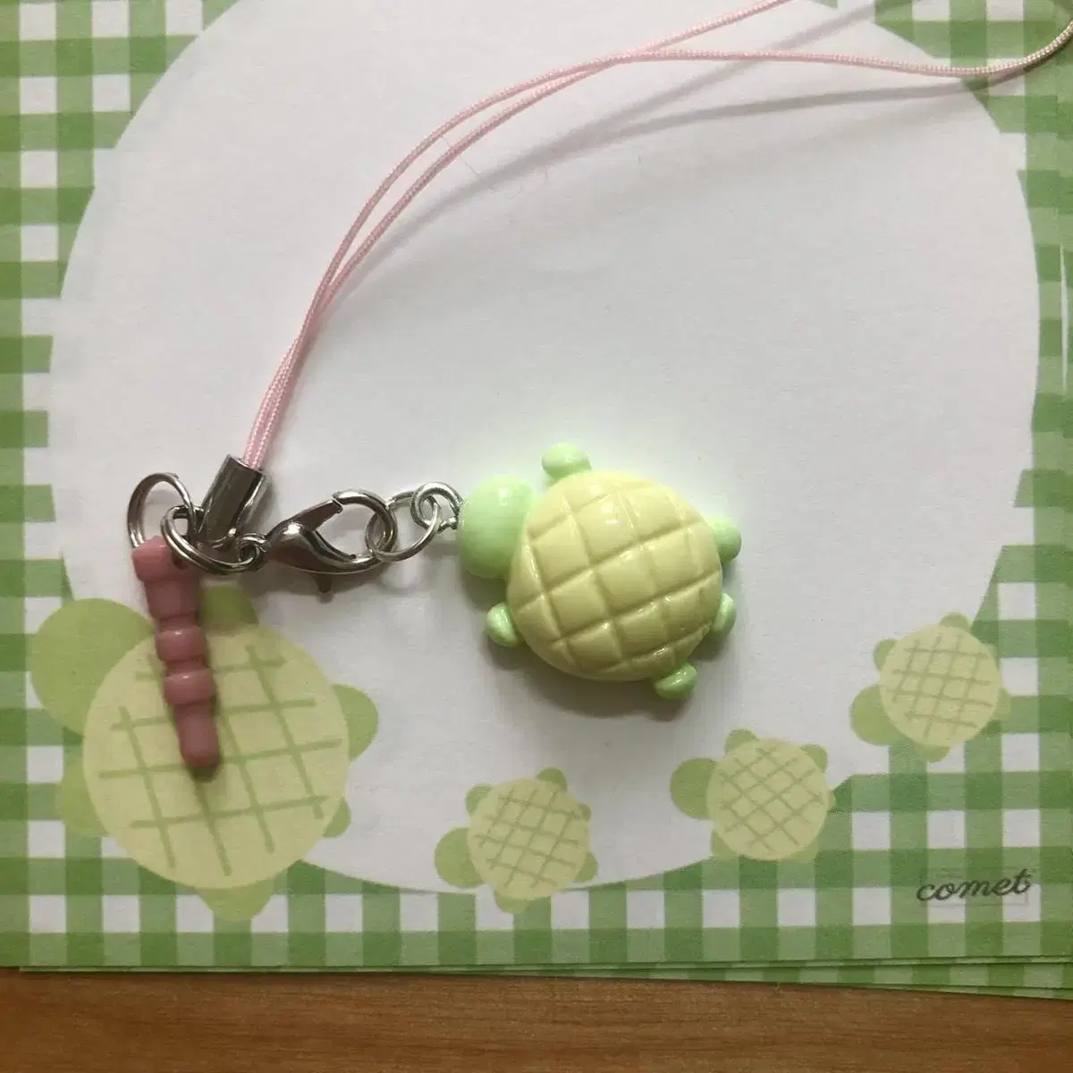 (Contact me first) Unique glow-in-the-dark melon bread turtle keyring + melon bread notepad