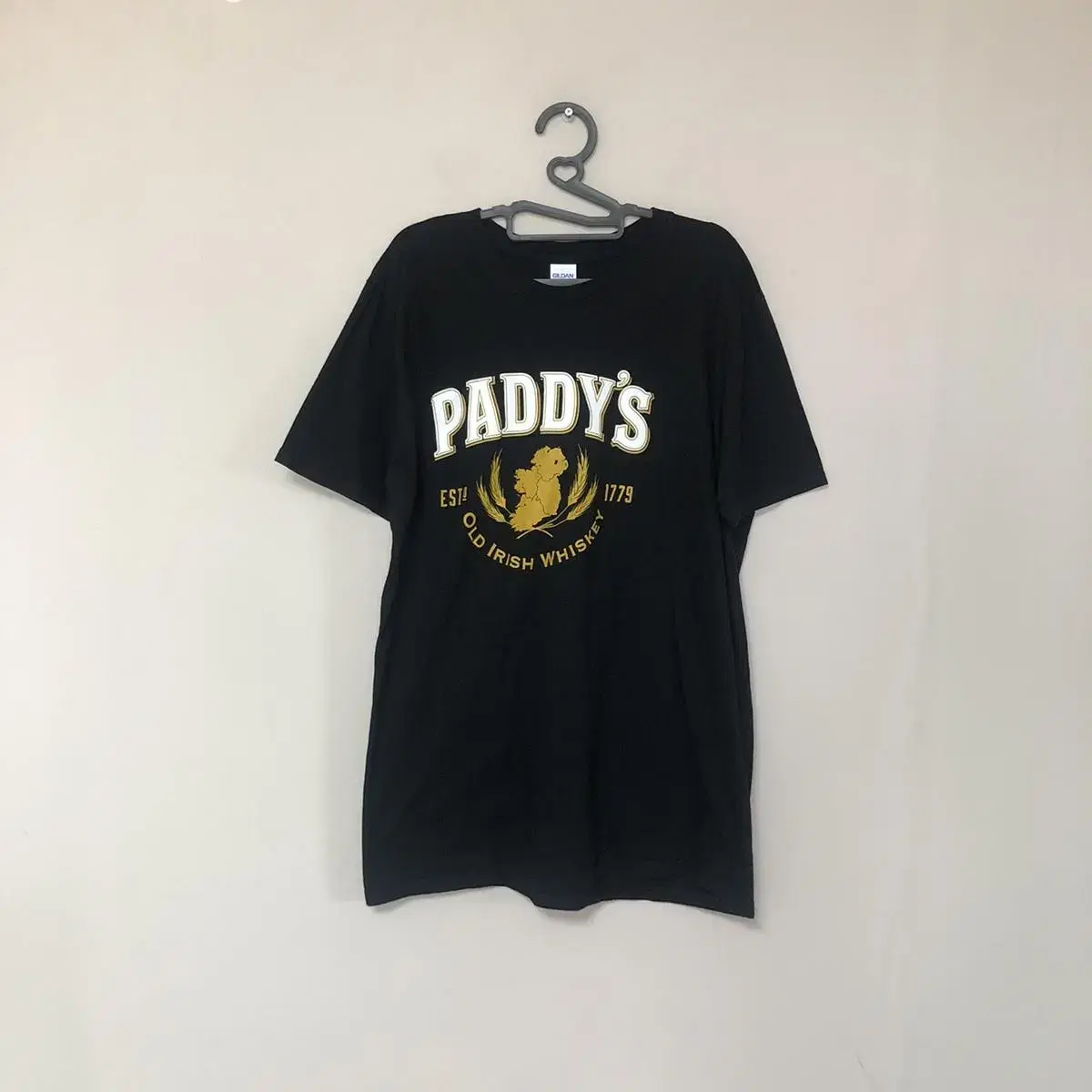 Vintage GILDAN PADDY'S  black short sl