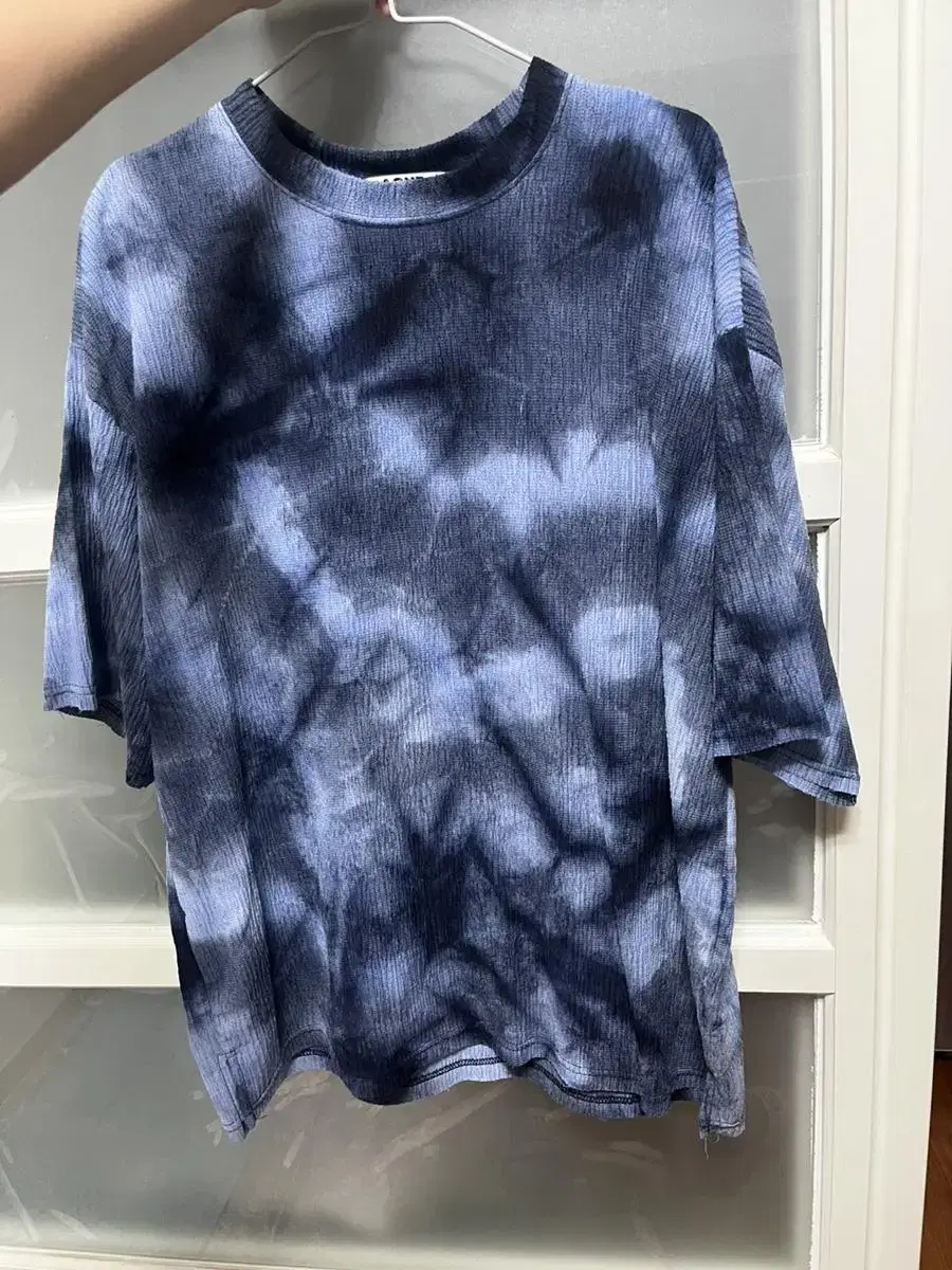 T-shirt with water-based dyeing