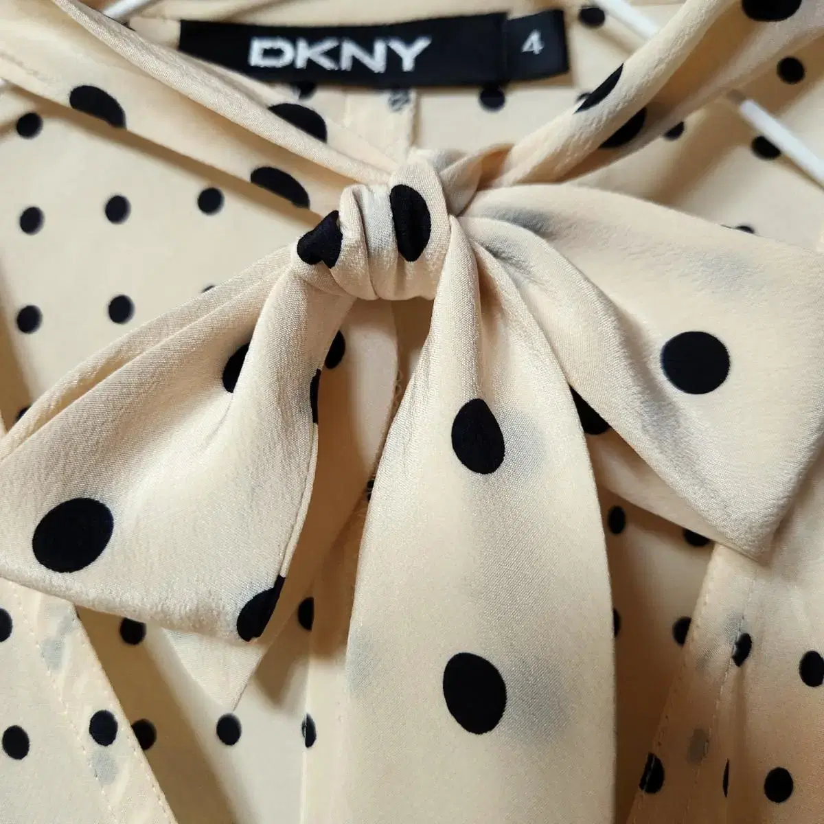 DKNY 블라우스