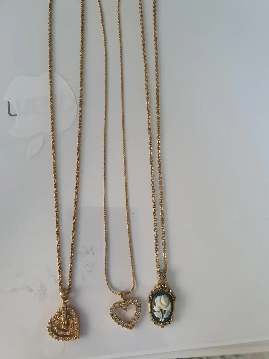 I'm selling a necklace