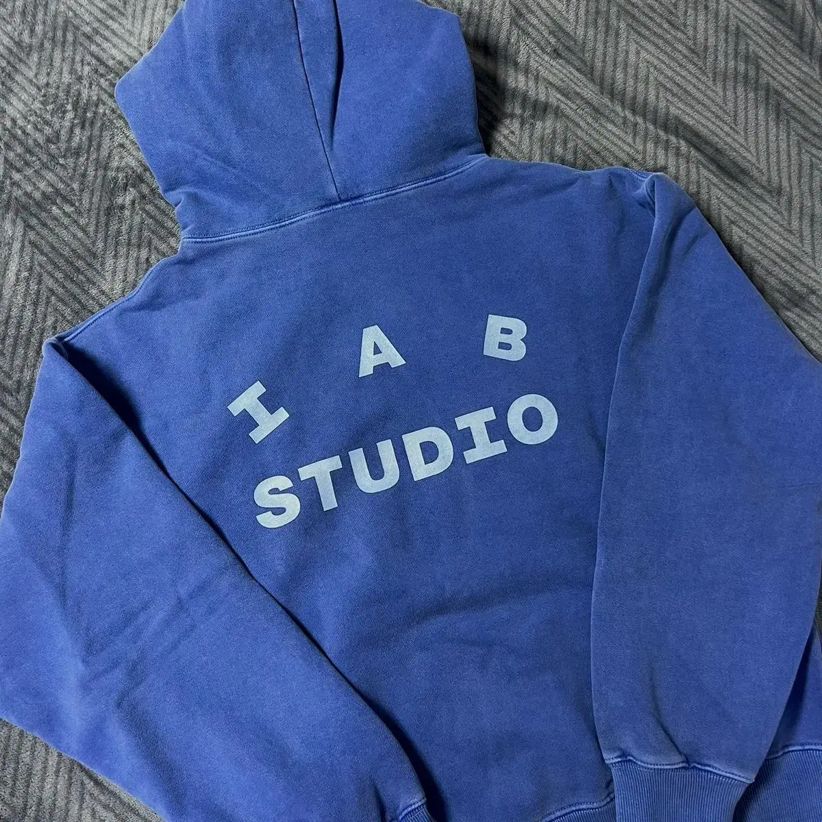 IAB Studio Pigmented Hood Royal Bloo