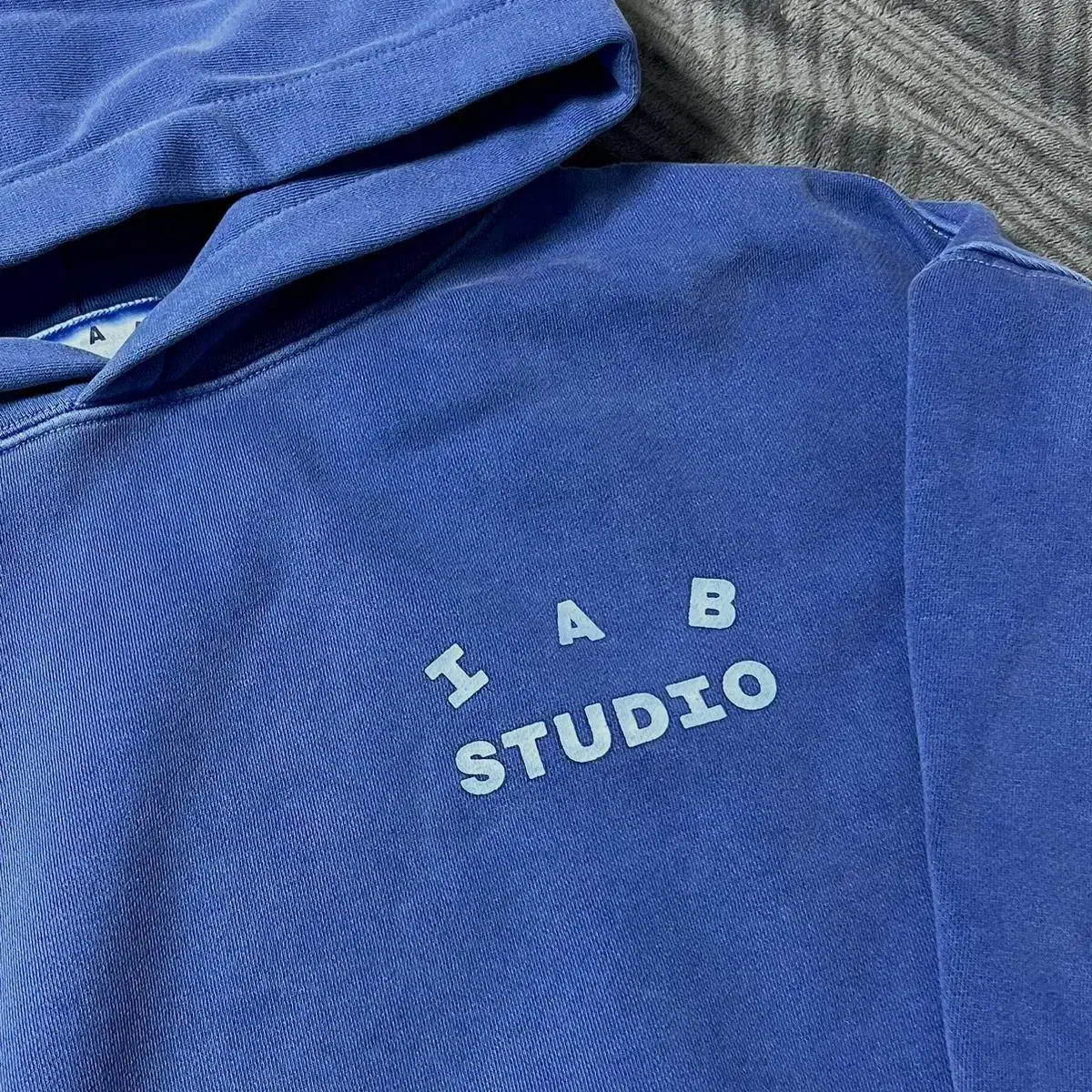 IAB Studio 피그먼트 후드 로얄 블루