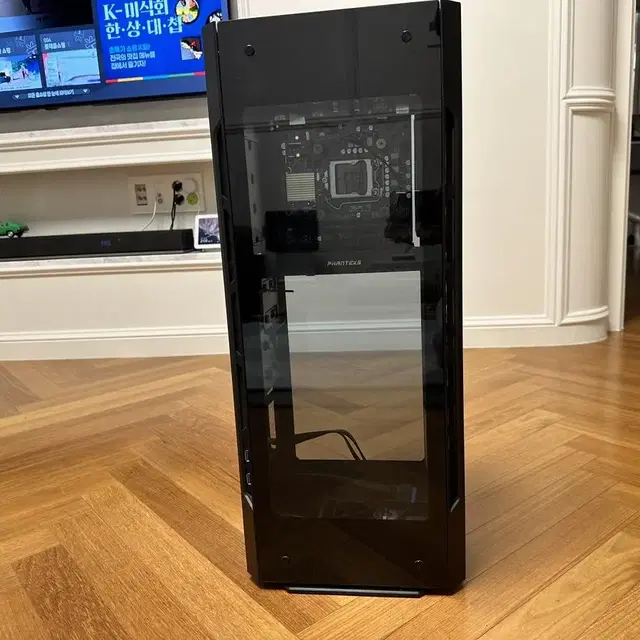 Phanteks evolve shift x pc 케이스  팝니다(직거래)