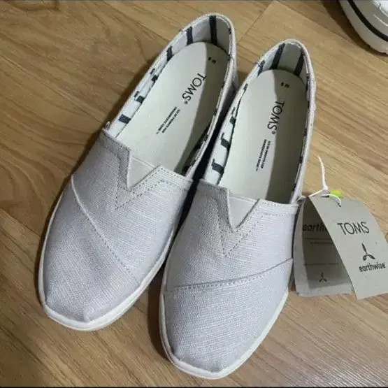 (새상품) TOMS 여성 슬립온 220