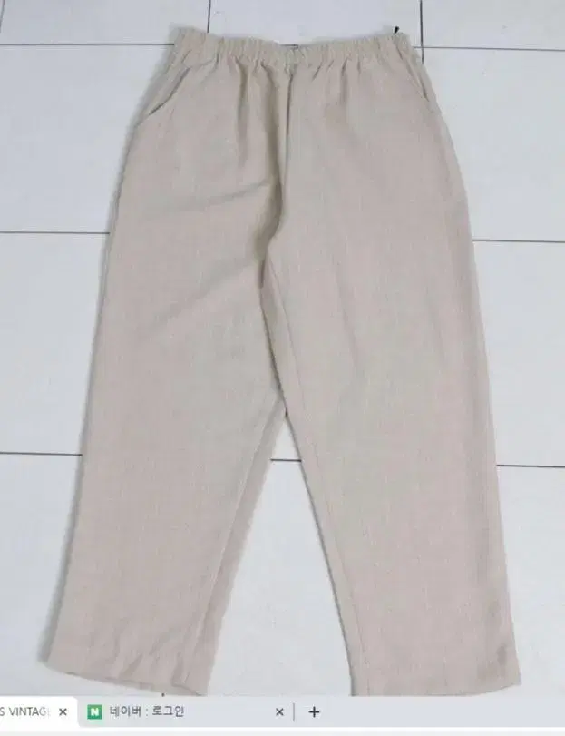 Banded wide-legged pants