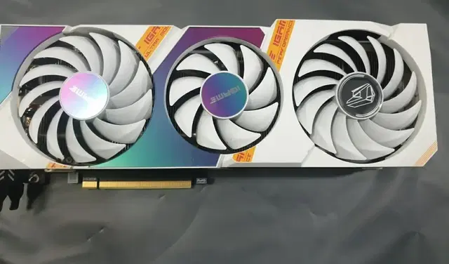 컬러풀 igame 올트라화이트 rtx3070ti 8기가 그래픽카드 팝니다