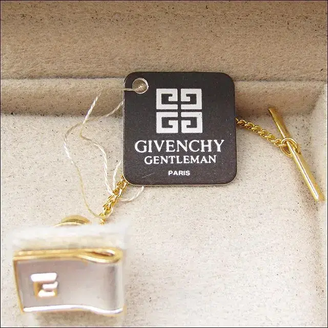 지방시(GIVENCHY) 타이핀(타이택)