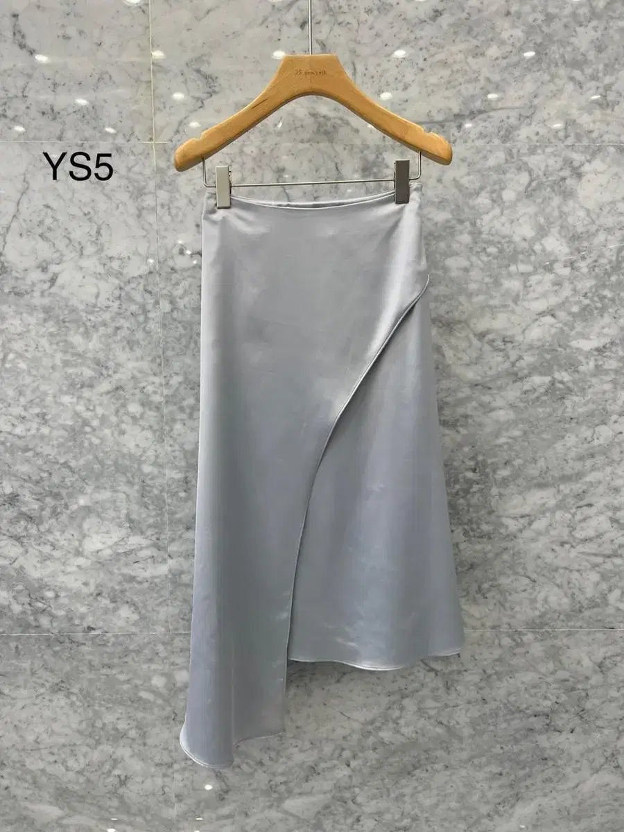 JS New York Style Sale (same-day shipping) Sold out! Last satin skirt (size M) in stock!