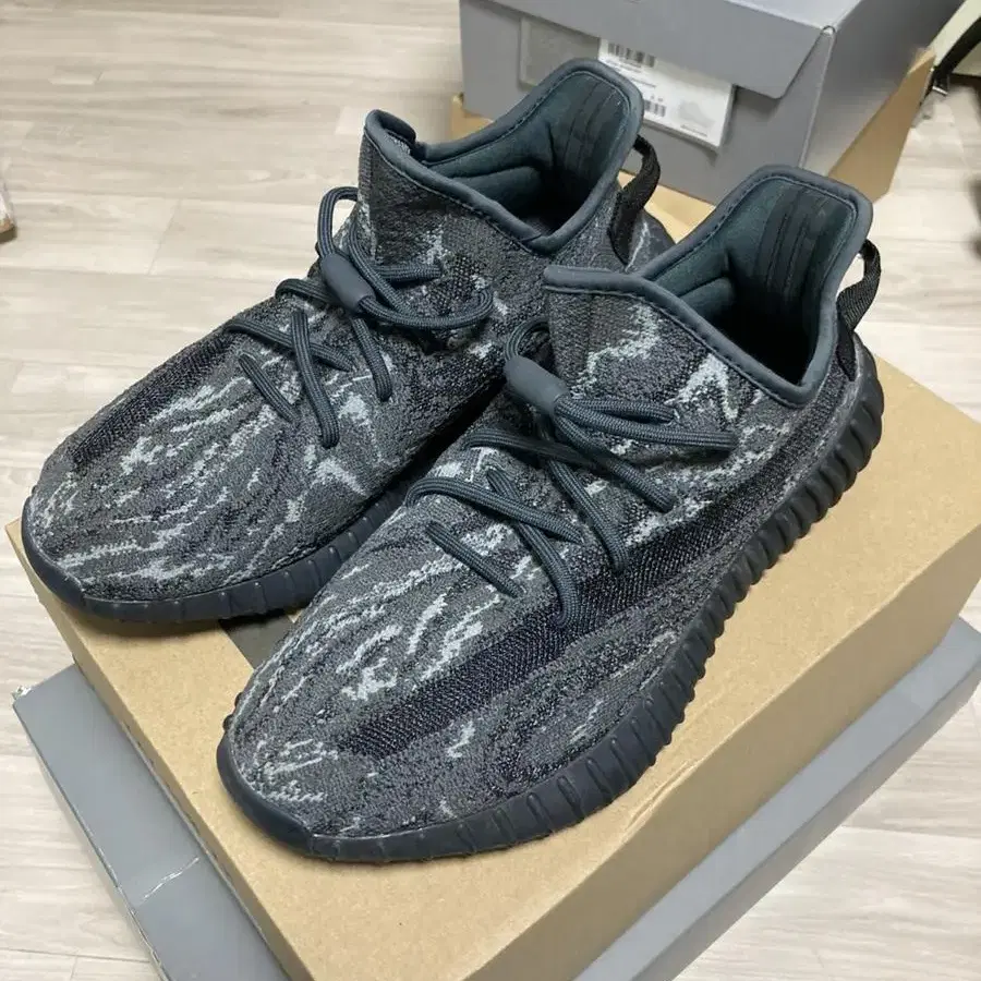 이지부스트 350v2 MX DARKSALT