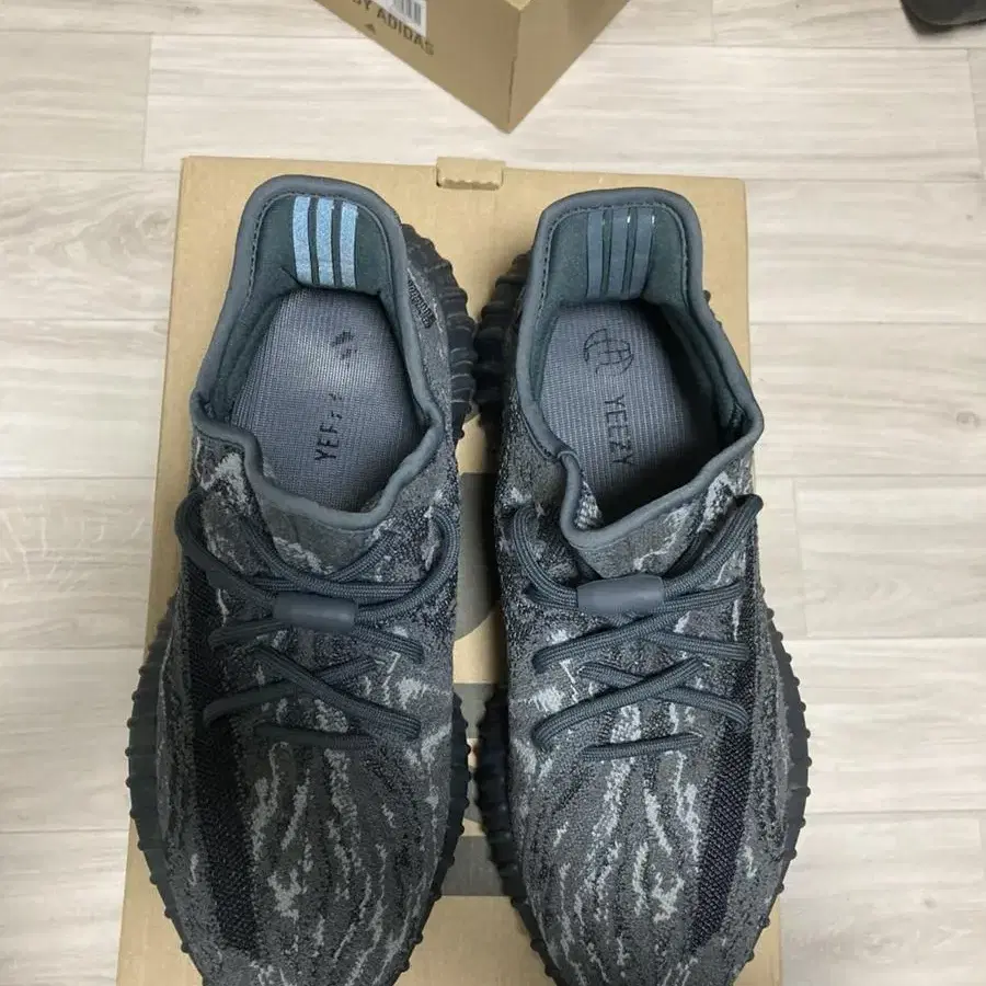 이지부스트 350v2 MX DARKSALT