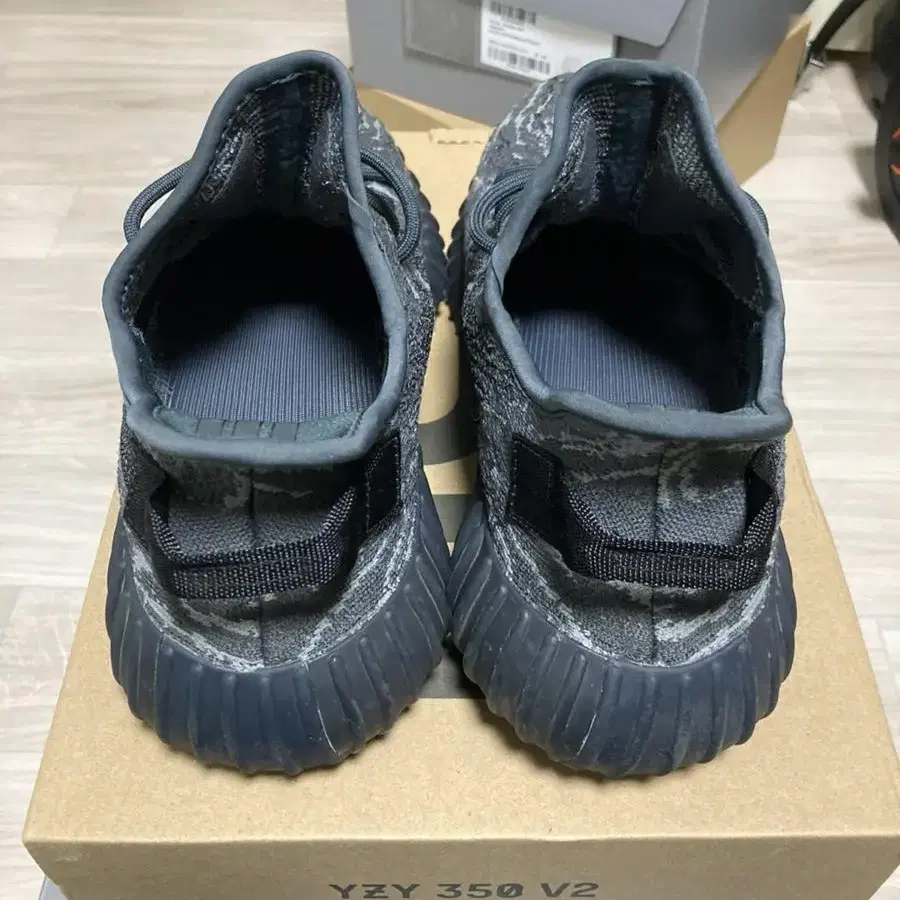 이지부스트 350v2 MX DARKSALT