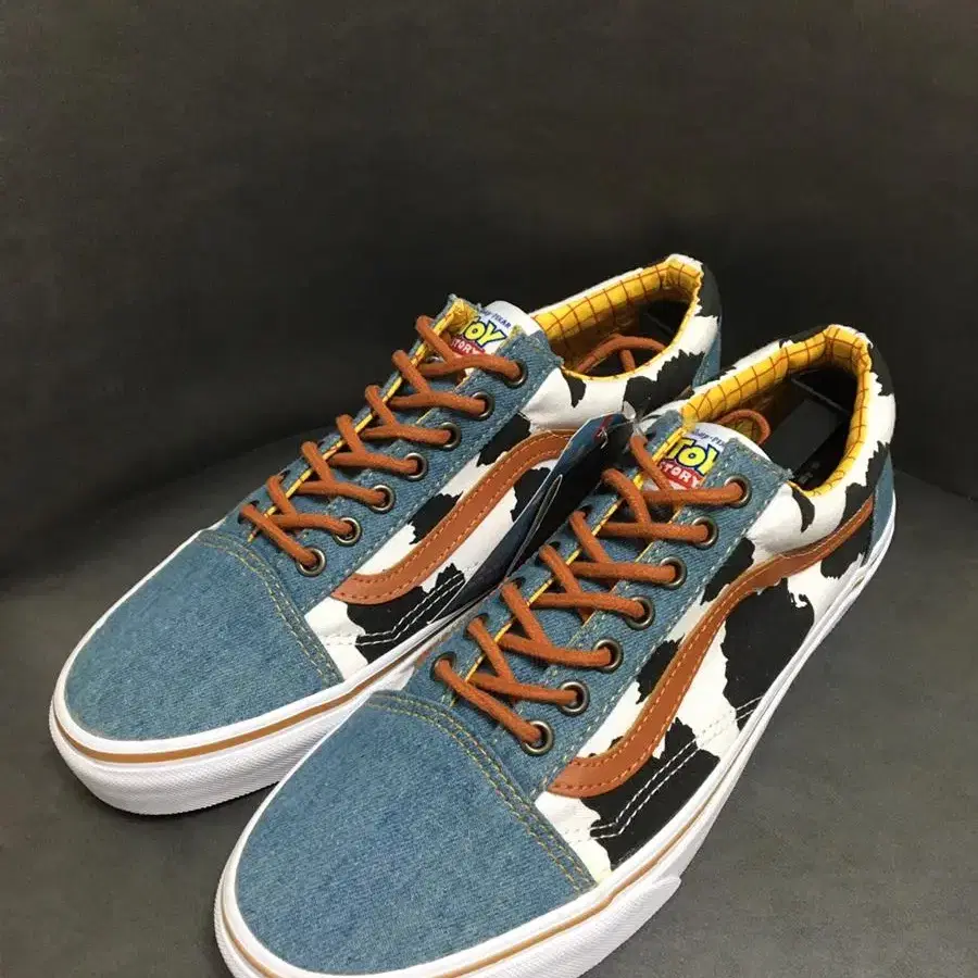 [270mm] 반스 X 토이스토리 올드스쿨 우디 Vans