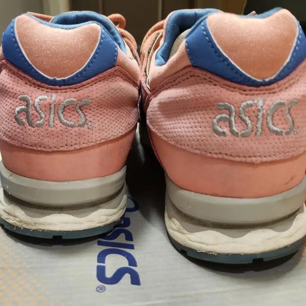 Asics Gel-Lyte V Dark Pink 270싸이즈 판매합니다