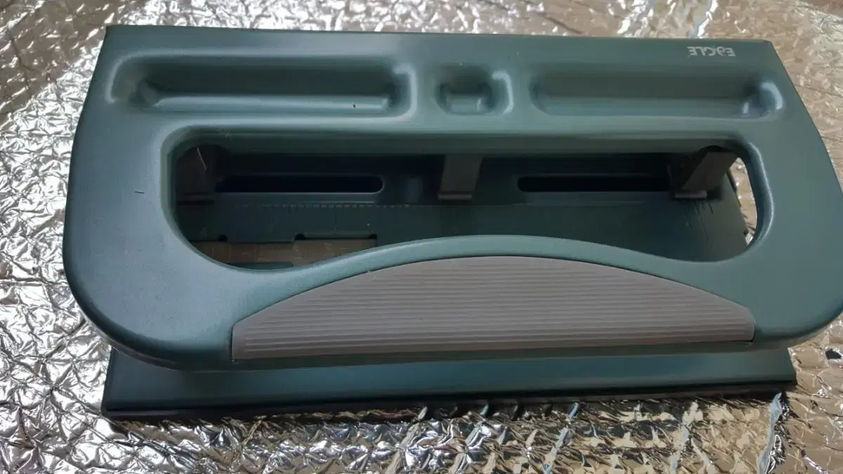 3-hole paper punch