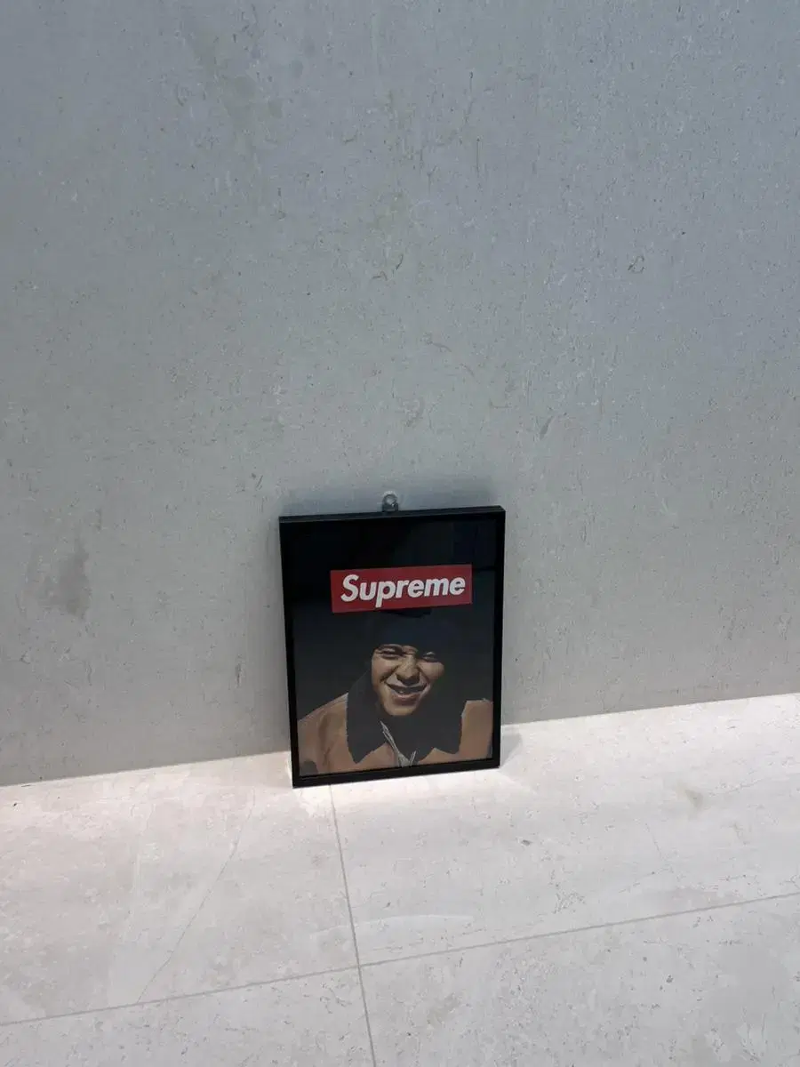 슈프림 액자 (supreme poster 포스터)