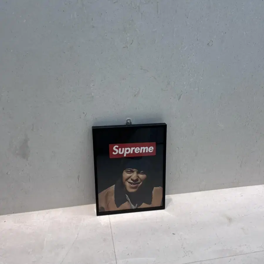 슈프림 액자 (supreme poster 포스터)