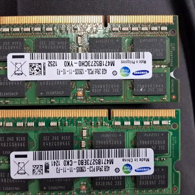 노트북메모리  DDR3  .  4GB = 4 개   .2GB=5개