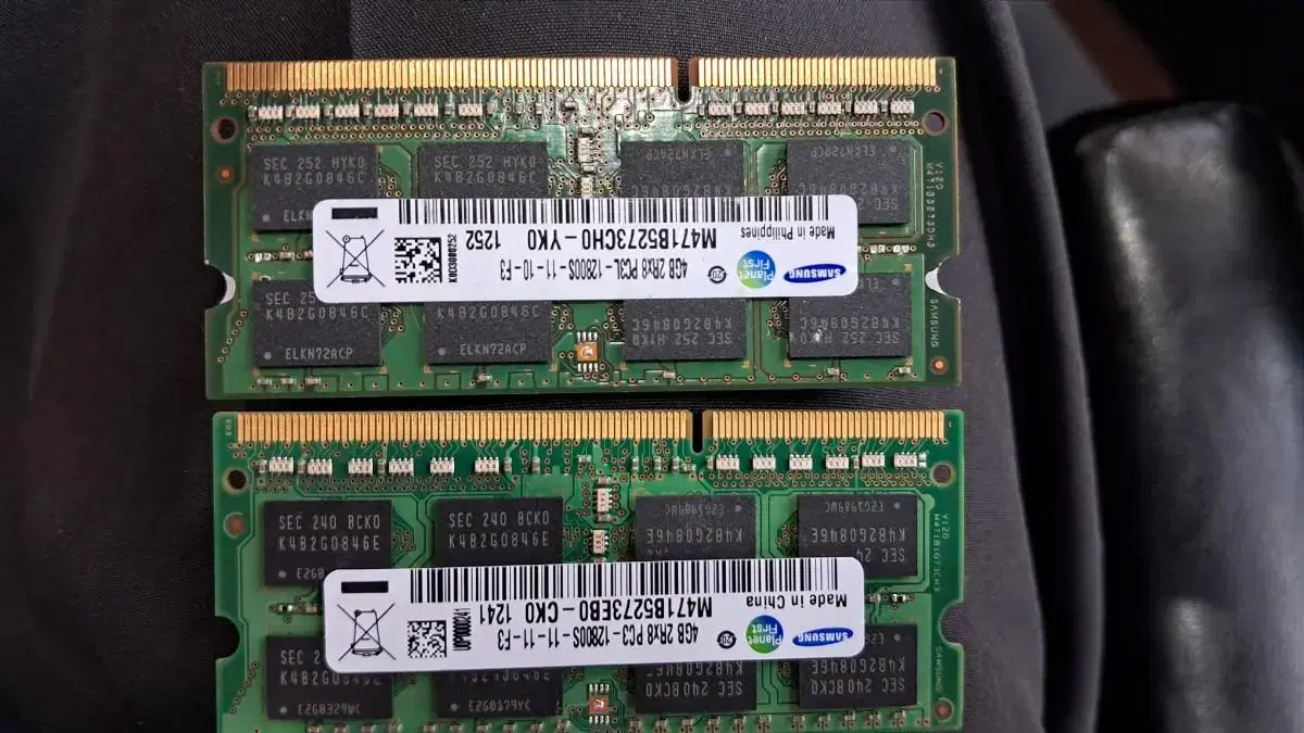 노트북메모리  DDR3  .  4GB = 4 개   .2GB=5개