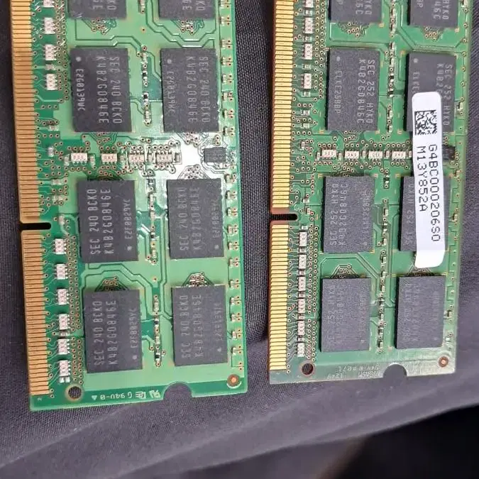 노트북메모리  DDR3  .  4GB = 4 개   .2GB=5개