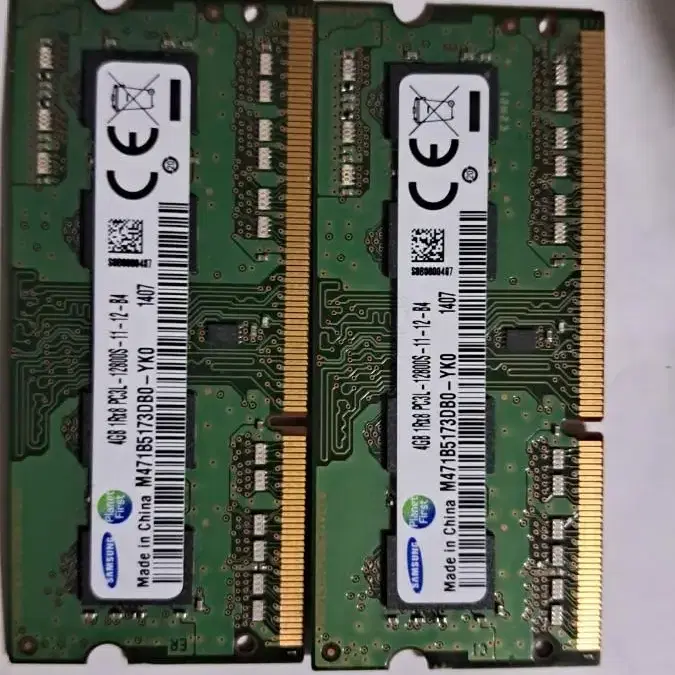 노트북메모리  DDR3  .  4GB = 4 개   .2GB=5개