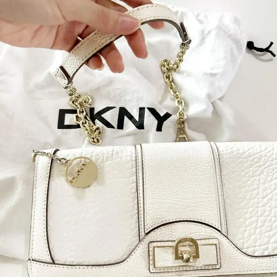 DKNY 화이트 가방 (점품)