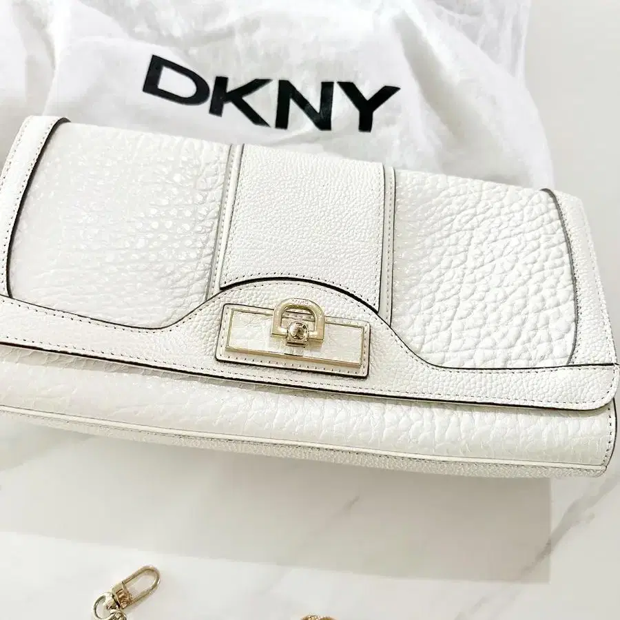 DKNY 화이트 가방 (점품)