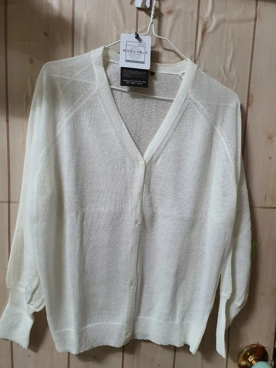 Thin long-sleeved cardigan size 77 is unworn