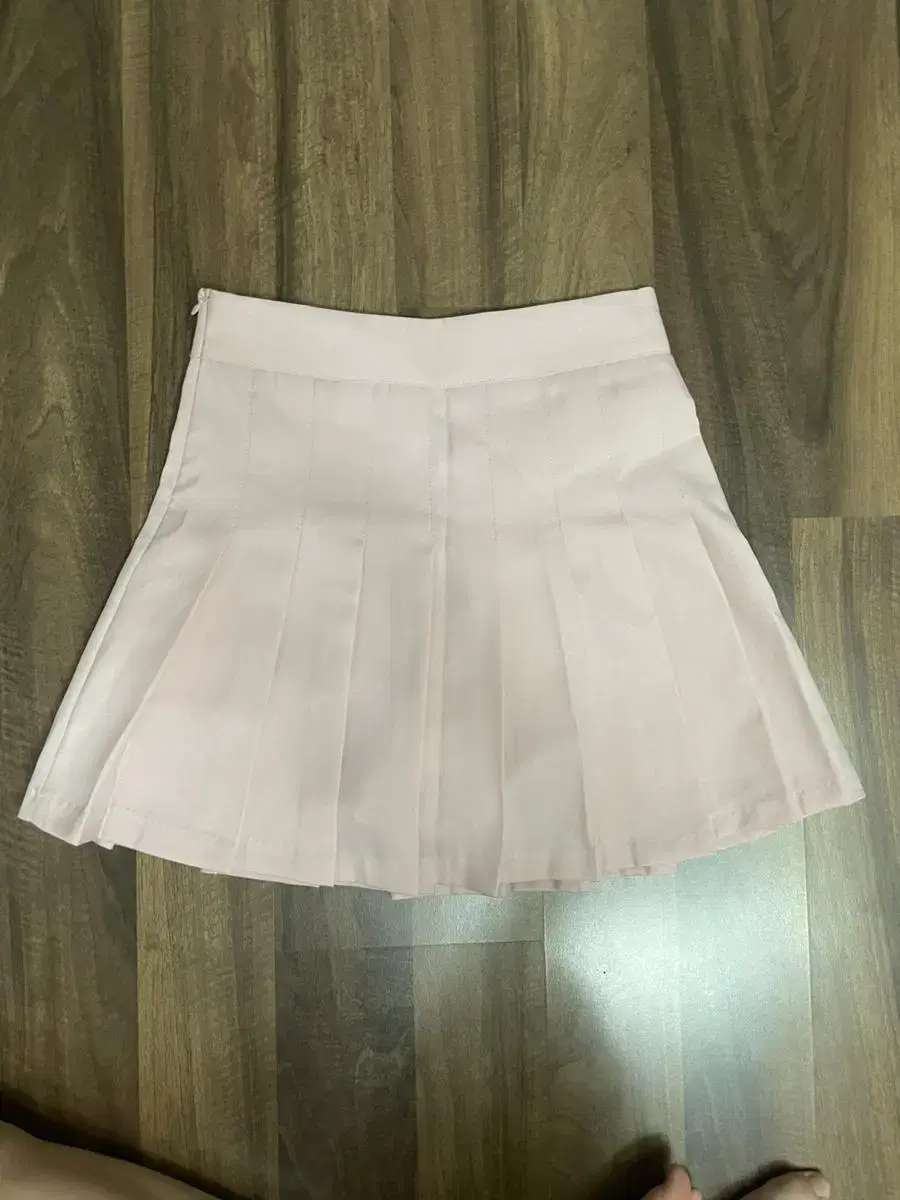 Pink pleated skirt