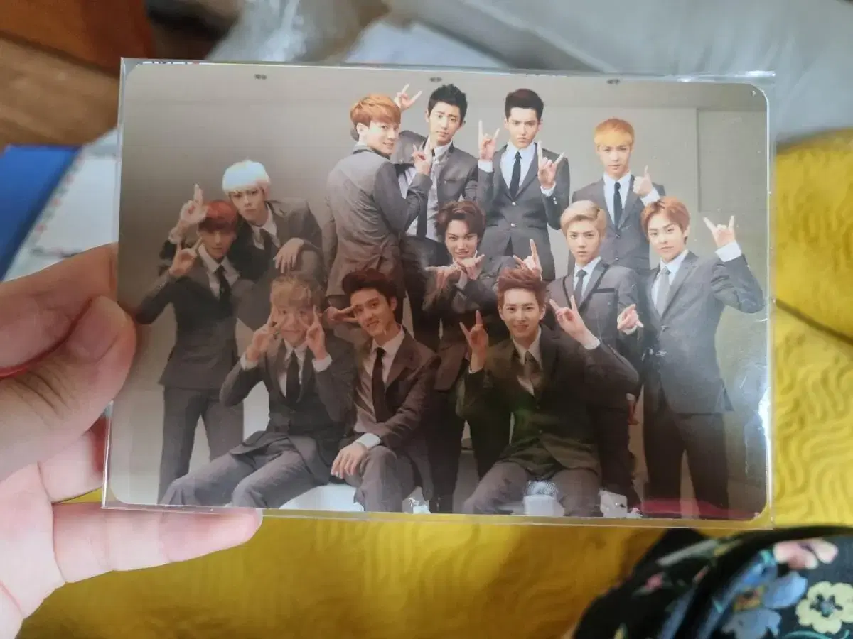 Only the Exo growl group photocard remains~.