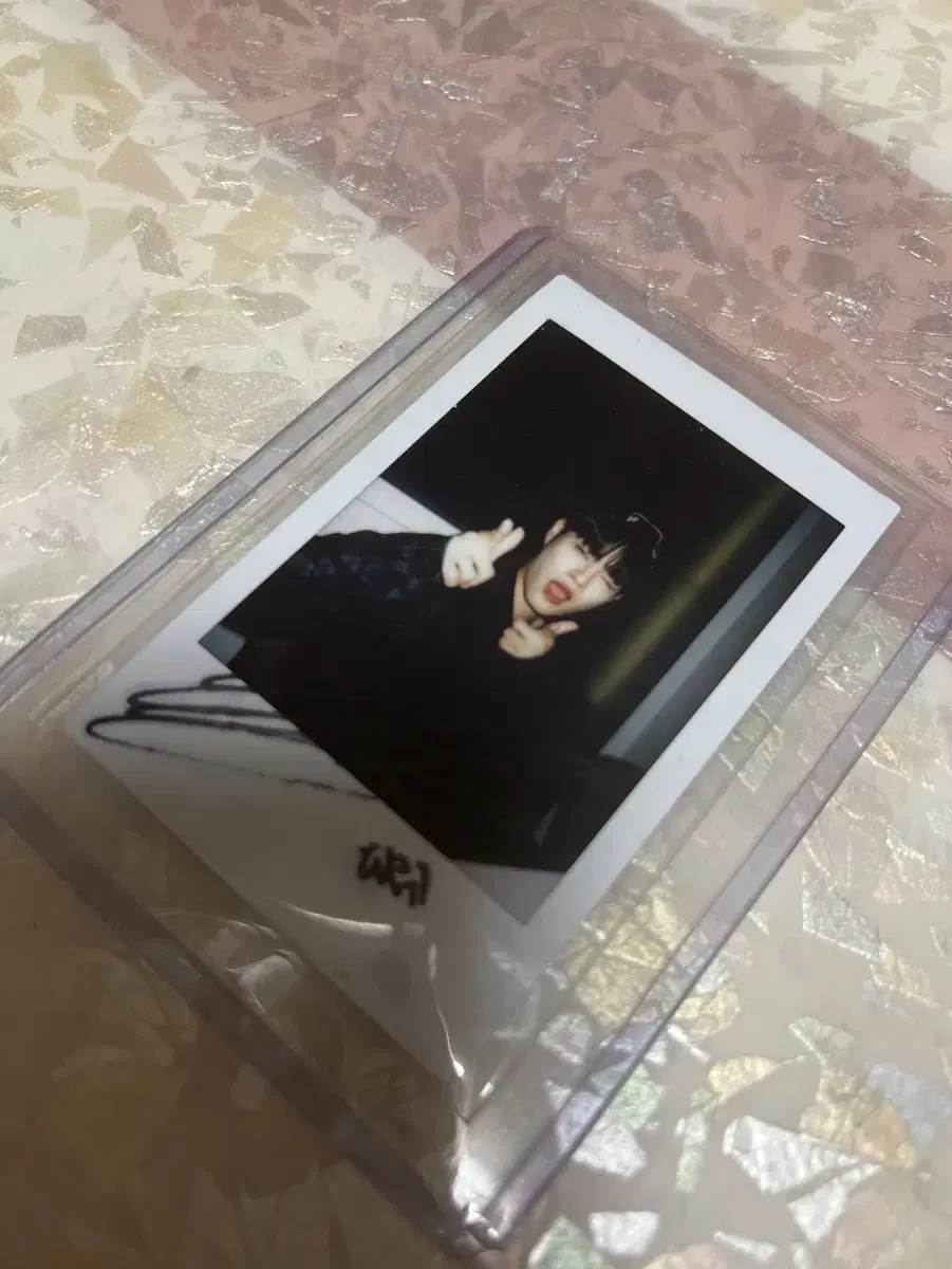 ab6ix lee daehwi sign pola