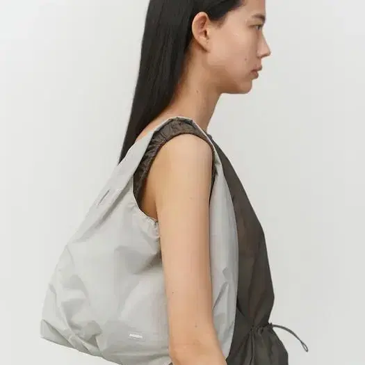 아모멘토 RIPSTOP SHIRRING BAG (GREY)