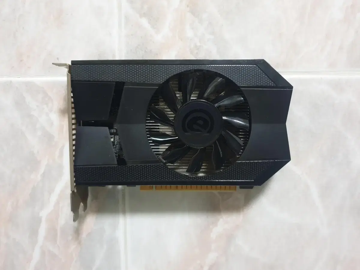 이엠텍 GTX650 2만원