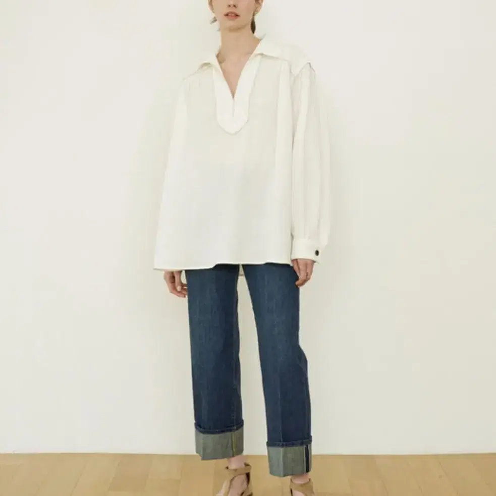 르셀로나 Over volume blouse (Off white) 구합니다