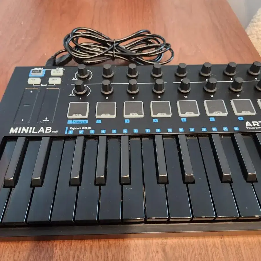 Arturia minilab mk2 판매합니다