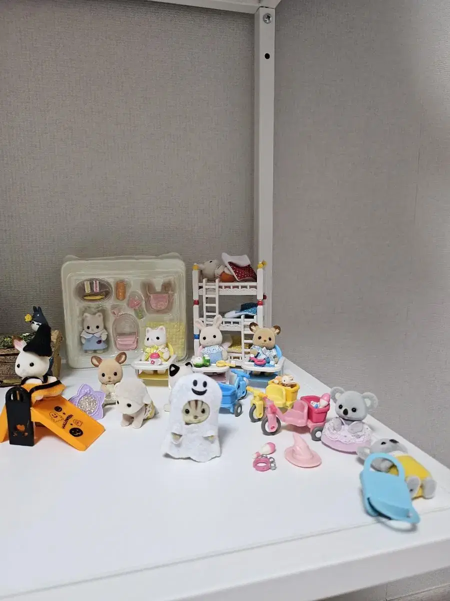 Sell all your Sylvanian friends (^-^)/.