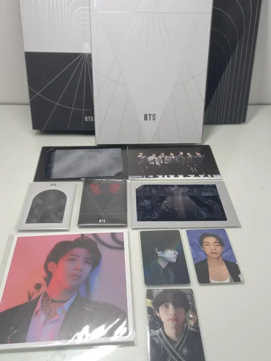 BTS merchandise on proof root photobook sell photocard Taehyung