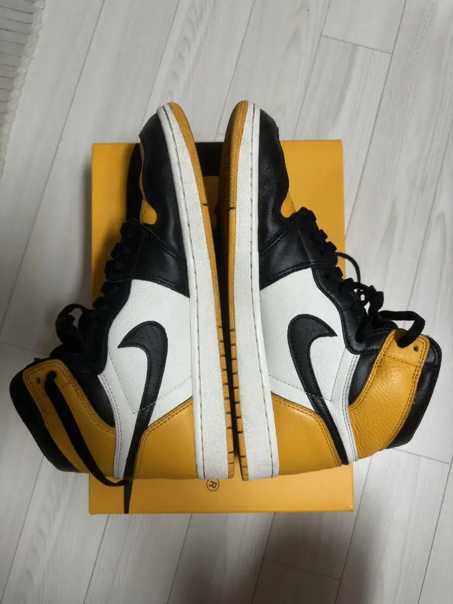 Jordan 1 High OG Taxi 285