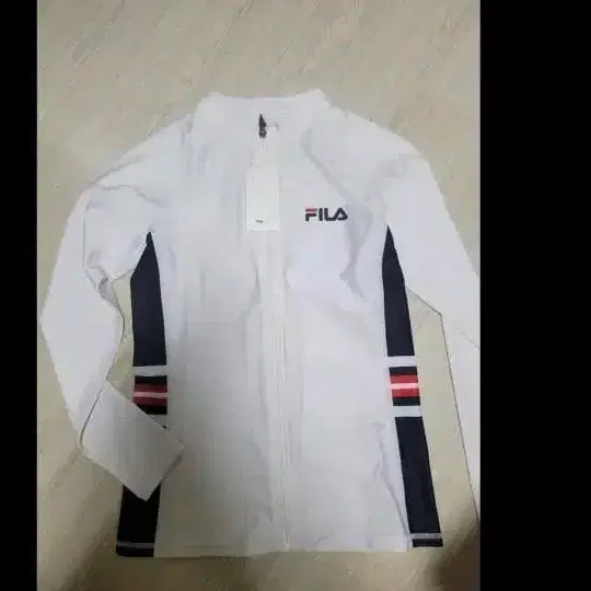 (새제품) 필라 Fila 래쉬가드 집업 화이트 90